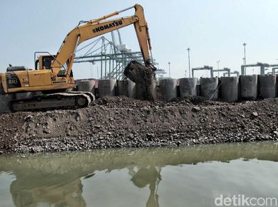 Pembangunan Tanggul Pengaman Pantai Cilincing
