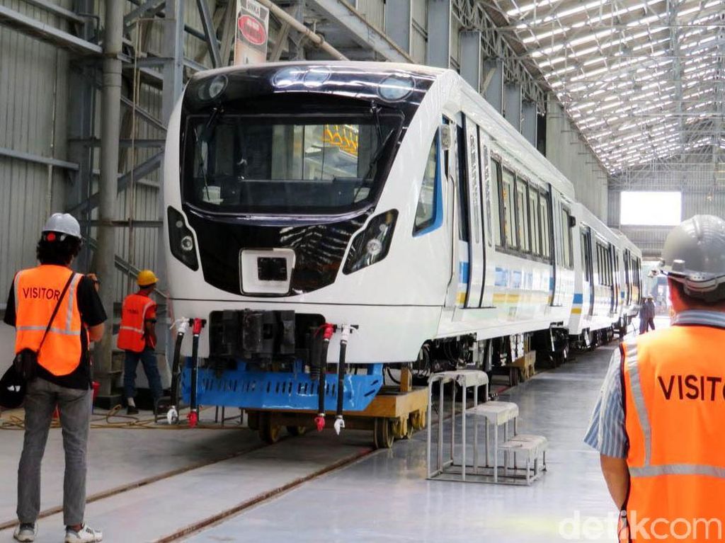 Yuk Intip Pabrik LRT Pertama RI di Madiun Yuk Intip Pabrik LRT Pertama RI di Madiun