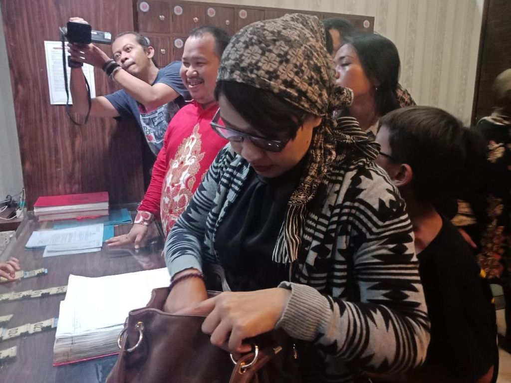 Anak Susi Ferawati Dicecar 17 Pertanyaan soal Intimidasi di CFD Anak Susi Ferawati Dicecar 17 Pertanyaan soal Intimidasi di CFD