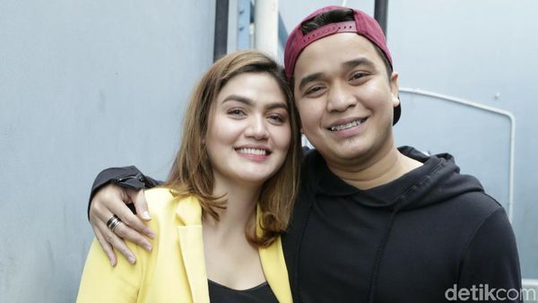 Billy Syahputra dan Hilda yang Makin Mesra