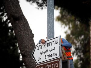 Plang Penunjuk Arah Kedubes AS Telah Terpasang di Yerusalem