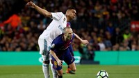 Andres Iniesta memainkan El Clasico terakhirnya karena dia akan meninggalkan Barcelona di akhir musim. (Sergio Perez/Reuters)