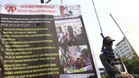 Foto News: Aksi Gantung Diri Pedagang Pulsa di Istana
