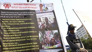 Foto News: Aksi Gantung Diri Pedagang Pulsa di Istana
