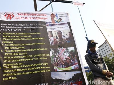 Foto News: Aksi Gantung Diri Pedagang Pulsa di Istana