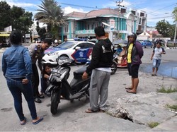 Mobil Dirlantas Ditabrak Sepeda Motor yang Dikendarai 2 Wanita