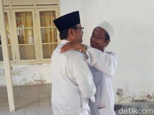 Jelang Debat Cagub, Gus Ipul Pilih Sowan Kiai Jabir Ali Ridho Jelang Debat Cagub, Gus Ipul Pilih Sowan Kiai Jabir Ali Ridho