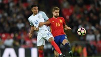 Inigo Martinez memang tampil oke di Athletic Bilbao musim ini tapi sama seperti Bartra, dia akan sulit bersaing dengan Gerard Pique dan Sergio Ramos sebagai pilihan utama. (Shaun Botterill/Getty Images)