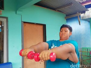 Video: Kisah Aria Permana, Bocah Super Gemuk Asal Karawang Video: Kisah Aria Permana, Bocah Super Gemuk Asal Karawang