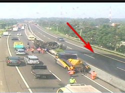 Truk Terguling di Tol Purbaleunyi Km 104, Cairan Kimia Tumpah