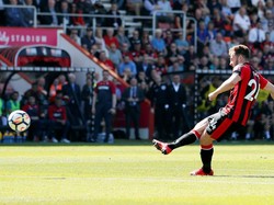 Ryan Fraser juga menjadi bintang kemenangan Bournemouth atas Swansea City. Ia mencetak satu-satunya gol di laga tersebut. (Foto: David Klein/Reuters)