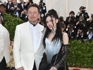 Elon Musk dan Grimes Dikaruniai Anak Ke-3, Diberi Nama Techno Mechanicus Elon Musk dan Grimes Dikaruniai Anak Ke-3, Diberi Nama Techno Mechanicus