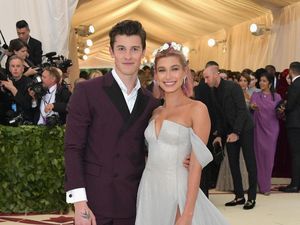Shawn Mendes Bantah Pacaran dengan Hailey Baldwin