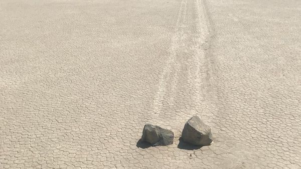 Di Tempat Ini, Ada Batu yang Bisa Bergeser Sendiri