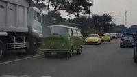 Berita Heboh: Desmond Sebut Amien Rais Pecundang, Viral Konvoi VW