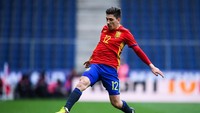 Hector Bellerin juga tak mungkin menggeser Dani Carvajal dan Cesar Azpilicueta sebagai pengisi posisi bek kanan Spanyol. (David Ramos/Getty Images)