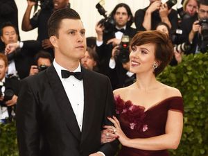 Scarlett Johansson-Colin Jost SNL Tunangan Setelah 2 Tahun Pacaran Scarlett Johansson-Colin Jost SNL Tunangan Setelah 2 Tahun Pacaran
