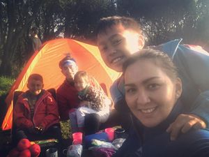 Foto: Camping Seru Keluarga ala Darius Sinathrya & Donna Agnesia