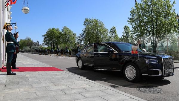 Kerennya Limosin Vladimir Putin Seharga Rp 2,7 T
