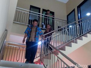 Ibu Kandung Bupati Mojokerto Turut Diperiksa KPK, Ada Apa? Ibu Kandung Bupati Mojokerto Turut Diperiksa KPK, Ada Apa?