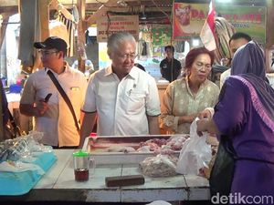 Blusukan ke Pasar Kuta, Mendag: Tak Ada Kenaikan Harga Blusukan ke Pasar Kuta, Mendag: Tak Ada Kenaikan Harga