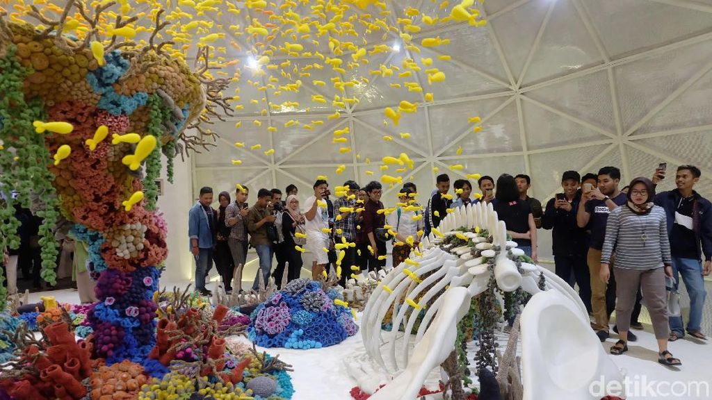 Menghipnotis! Rajutan Dunia Bawah Laut Mulyana di Art Jog 11 Menghipnotis! Rajutan Dunia Bawah Laut Mulyana di Art Jog 11