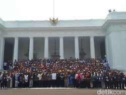 Saat Teriakan 2 Periode Terdengar di Sesi Foto Jokowi-Nelayan