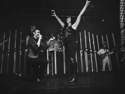 Dipecat, Eks Gitaris The Used Ancam Gantung Diri di Atas Panggung