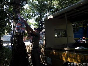 Puluhan Reklame Liar Ditertibkan Satpol PP Pacitan