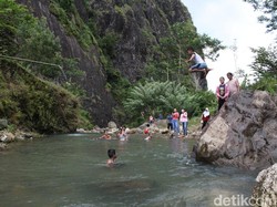 Penasaran Serunya Piknik di Bawah Tebing? Mampir ke Tebing Lingga Yuk