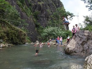 Penasaran Serunya Piknik di Bawah Tebing? Mampir ke Tebing Lingga Yuk Penasaran Serunya Piknik di Bawah Tebing? Mampir ke Tebing Lingga Yuk