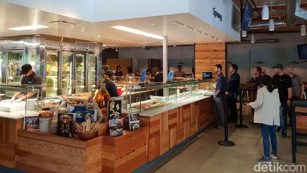 Mencicipi Makan Gratis di Markas Besar Google