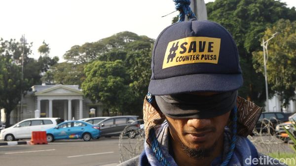 Ketika Pedagang Pulsa Gantung Diri di Depan Istana