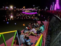 Tengok Kalimas yang Makin Cantik dengan Lampu Hias Yuk