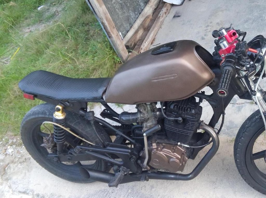 Dari Gudang Honda Tiger Ini Disulap Menjadi BratCaferace Dari Gudang Honda Tiger Ini Disulap Menjadi BratCaferace