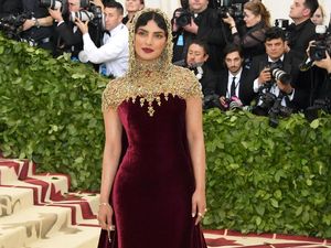 Priyanka Chopra Curi Perhatian di Met Gala 2018