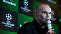Mantan bintang Arsenal Freddie Ljungberg pun pernah menjajal sepakbola Jepang dalam periode singkat. Ia bergabung ke Shimizu S-Pulse pada September 2011 dan kedua pihak sepakat berpisah pada 14 Februari 2012. (Foto: Ulet Ifansasti/Getty Images for UEFA)