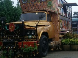 Truk Toyota Buaya Berumah Tana Toraja