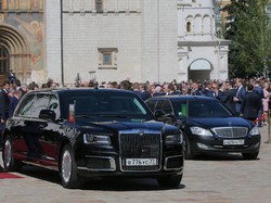 Mobil Dinas Putin yang Mewah Asli Buatan Rusia