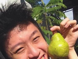 Mengintip Gaya Makan Rich Brian Hingga Gal Gadot yang Menawan