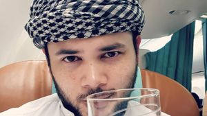 Ini Dia Makanan Kesukaan Ridho Rhoma dan Gaya Makannya Saat Umroh