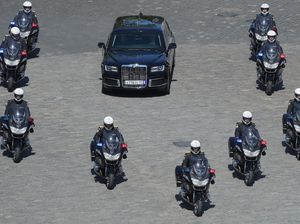 Mobil Vladimir Putin Diserang, Terdengar Ledakan dan Muncul Asap Tebal Mobil Vladimir Putin Diserang, Terdengar Ledakan dan Muncul Asap Tebal