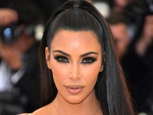 Rambut Mulai Beruban, Kim Kardashian Salahkan Kanye West