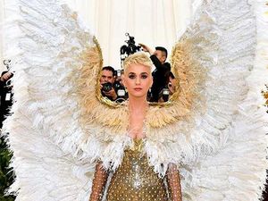 Kostum Selebriti Paling Heboh di Met Gala 2018, Jadi Paus Hingga Burung