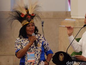 Bikin Kaget Jokowi, Nelayan Perempuan di Papua Bisa Tangkap Buaya Bikin Kaget Jokowi, Nelayan Perempuan di Papua Bisa Tangkap Buaya