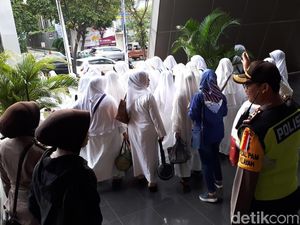 Polisi Sterilisasi Lokasi Debat, Halau Pendukung Tak Bawa Undangan Polisi Sterilisasi Lokasi Debat, Halau Pendukung Tak Bawa Undangan