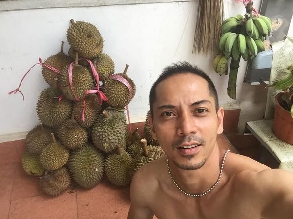 Fauzi Baadilla Doyan Banget Makan Durian, Ini Buktinya!