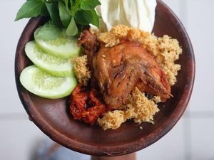 Gurih Kriuk 10 Ayam Goreng Kremes Rekomendasi Netizen