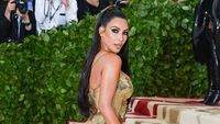 Pose Seksi Kim Kardashian di Tempat Tidur Malah Jadi Meme, Kocak!