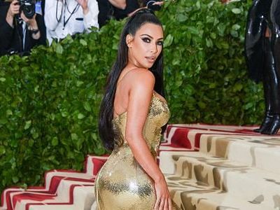 Pose Seksi Kim Kardashian di Tempat Tidur Malah Jadi Meme, Kocak!